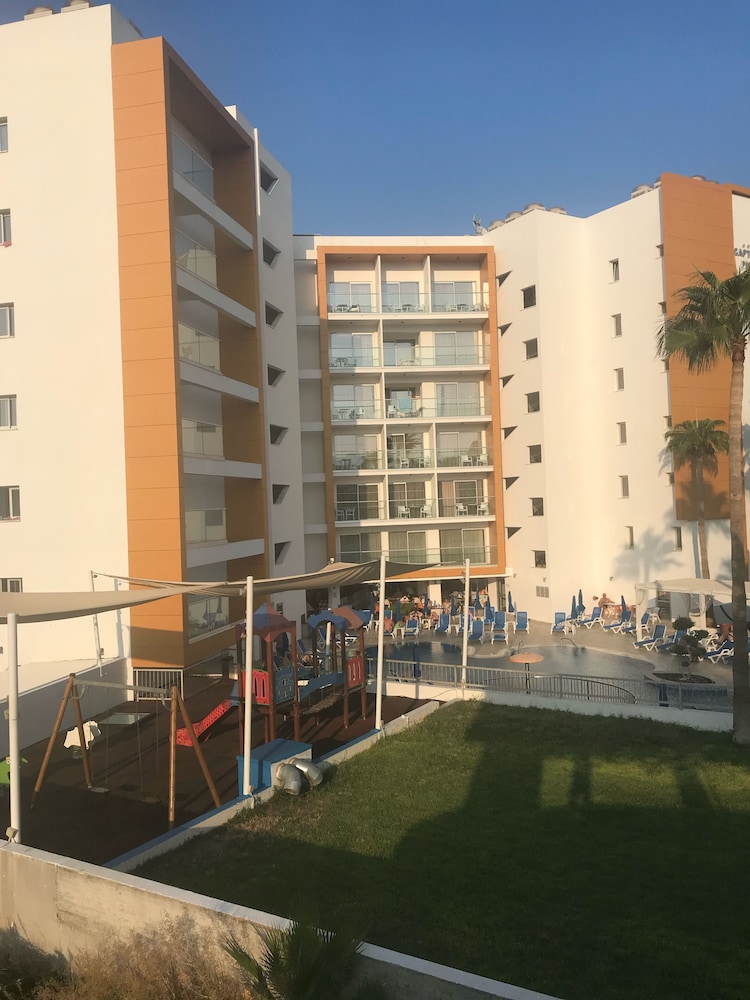 Captain Pier Hotel — Hotel building in Protaras, Famagusta Region
