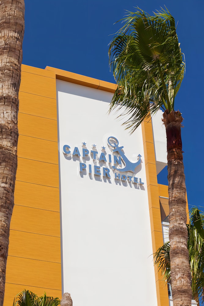 Captain Pier Hotel — Hotel building in Protaras, Famagusta Region