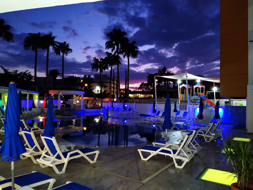 Captain Pier Hotel — Swimming pool in Protaras, Famagusta Region