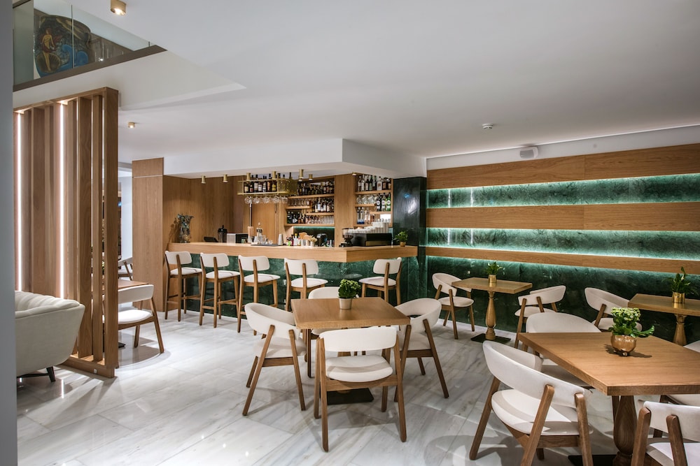 Dimargio Luxury Hotel & Spa — Restaurant & bars in Heraklion