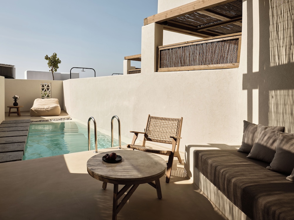 Omeon Mykonos — Swimming pool in Agios Stefanos, South Aegean