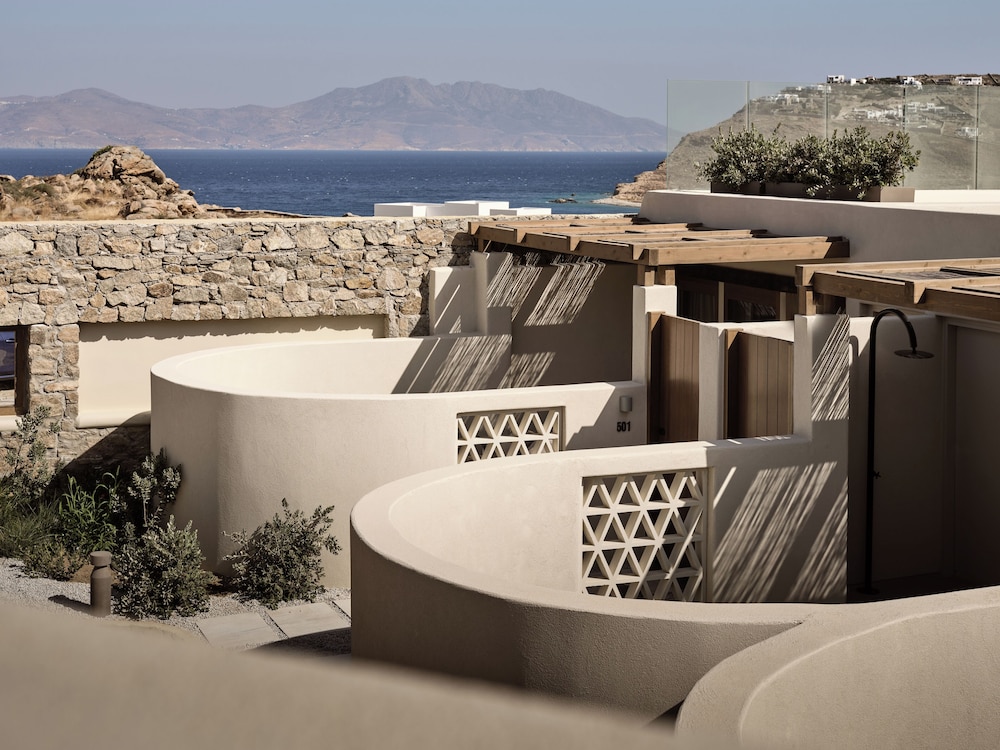 Omeon Mykonos — Hotel building in Agios Stefanos, South Aegean