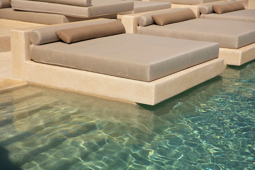 Omeon Mykonos — Swimming pool in Agios Stefanos, South Aegean