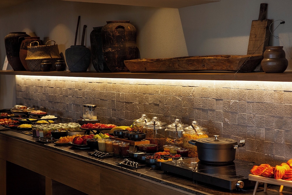 Omeon Mykonos — Restaurant & bars in Agios Stefanos, South Aegean