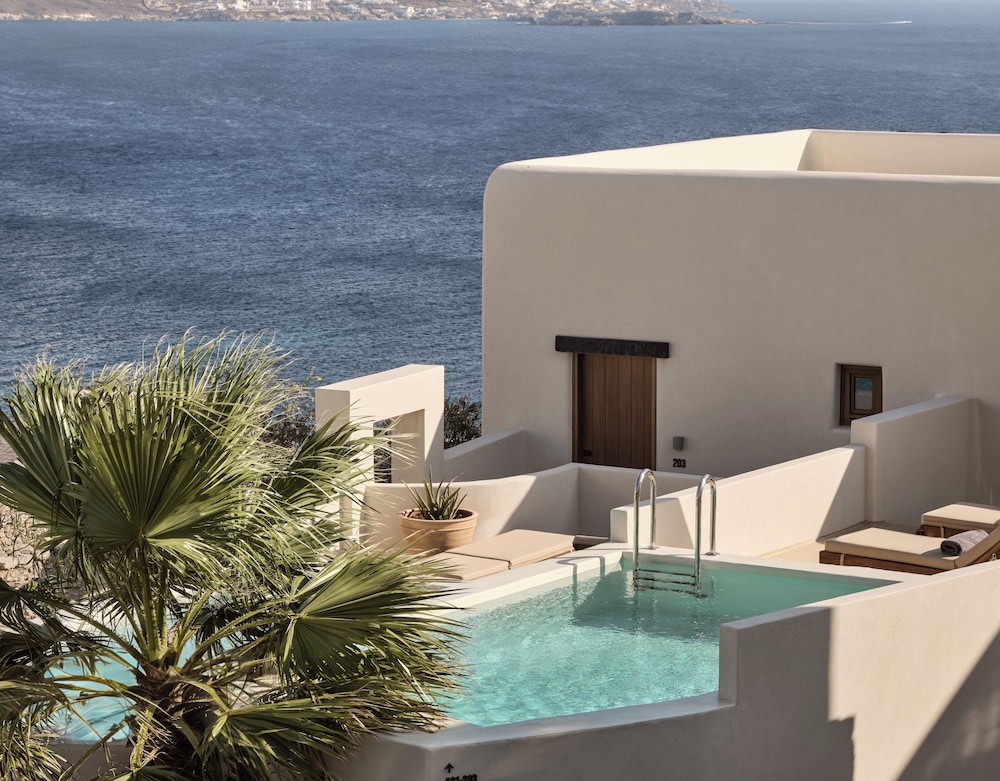 Omeon Mykonos — Swimming pool in Agios Stefanos, South Aegean