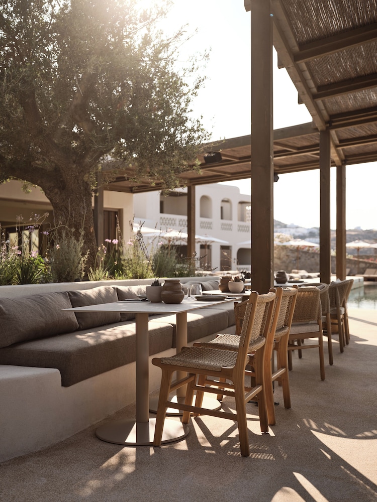 Omeon Mykonos — Restaurant & bars in Agios Stefanos, South Aegean