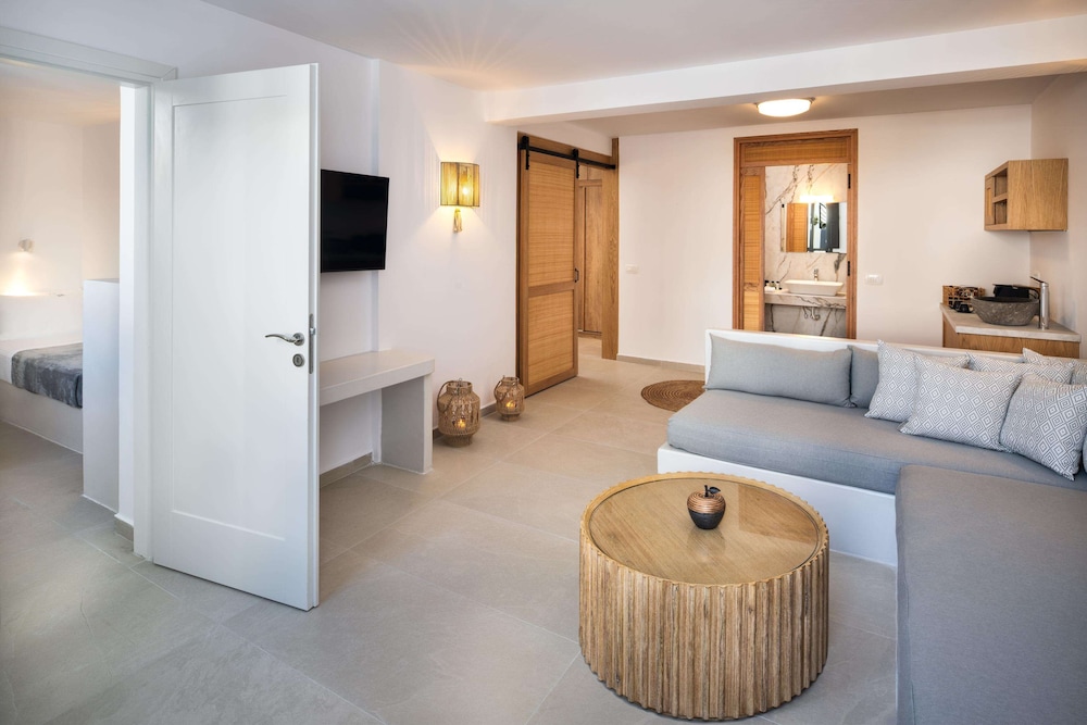 Venus Sunrise Suites & Villas — Hotel rooms in Imerovigli, South Aegean