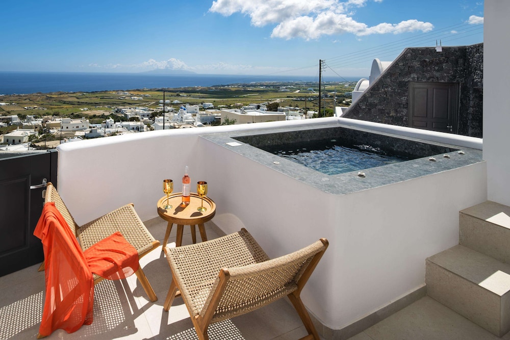 Venus Sunrise Suites & Villas — Hotel rooms in Imerovigli, South Aegean