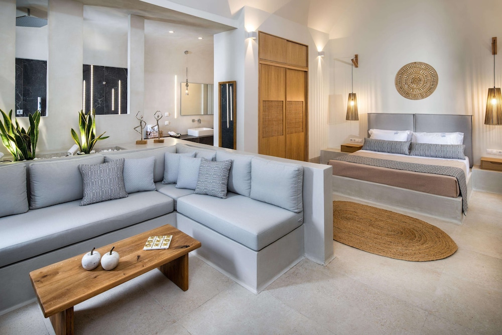 Venus Sunrise Suites & Villas — Hotel rooms in Imerovigli, South Aegean