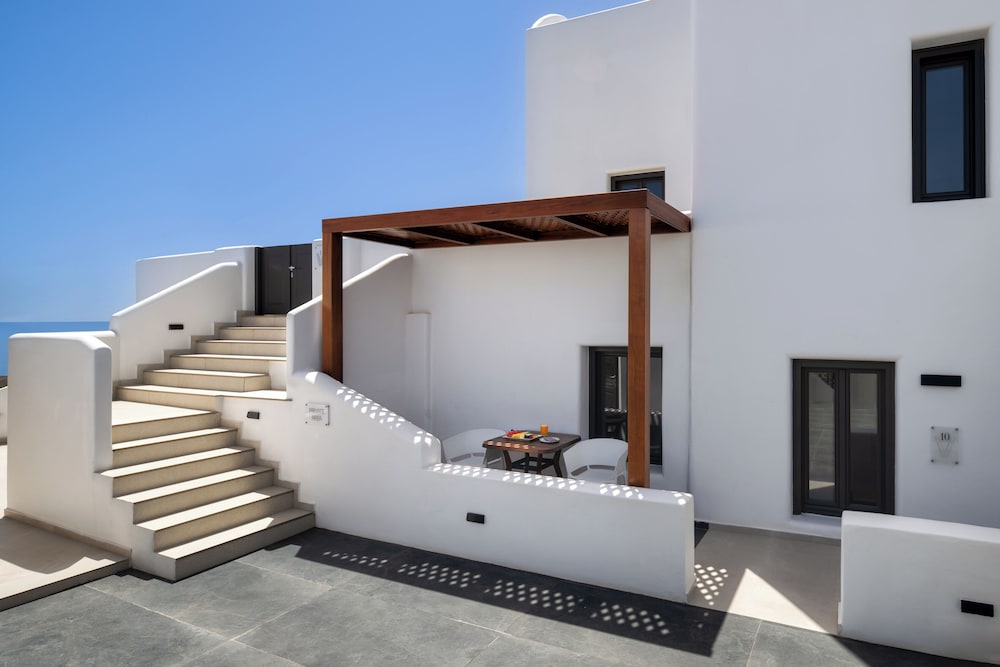 Venus Sunrise Suites & Villas — Hotel building in Imerovigli, South Aegean