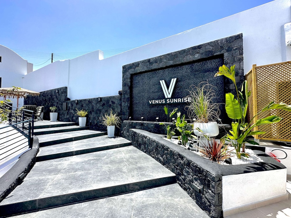 Venus Sunrise Suites & Villas — Hotel building in Imerovigli, South Aegean