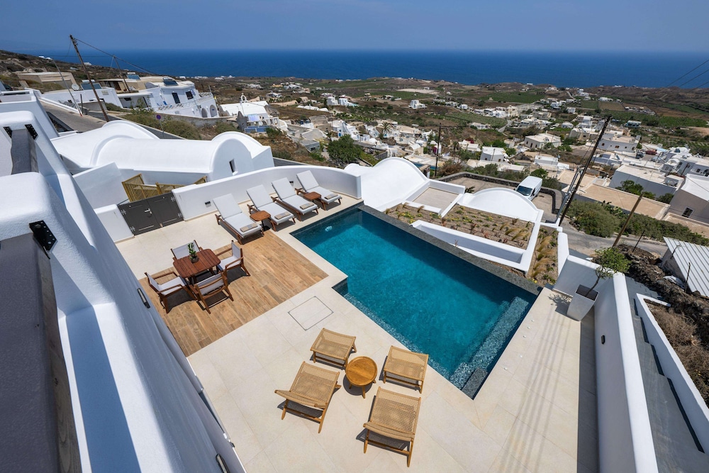 Venus Sunrise Suites & Villas — Main photo in Imerovigli, South Aegean