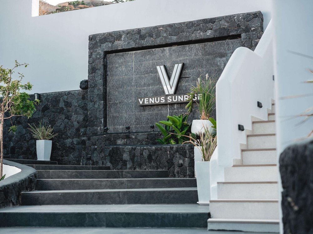Venus Sunrise Suites & Villas — Hotel building in Imerovigli, South Aegean