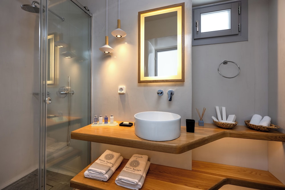 Eteoro Suites — Hotel rooms in Imerovigli, South Aegean