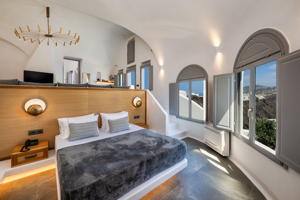 Eteoro Suites — Hotel rooms in Imerovigli, South Aegean