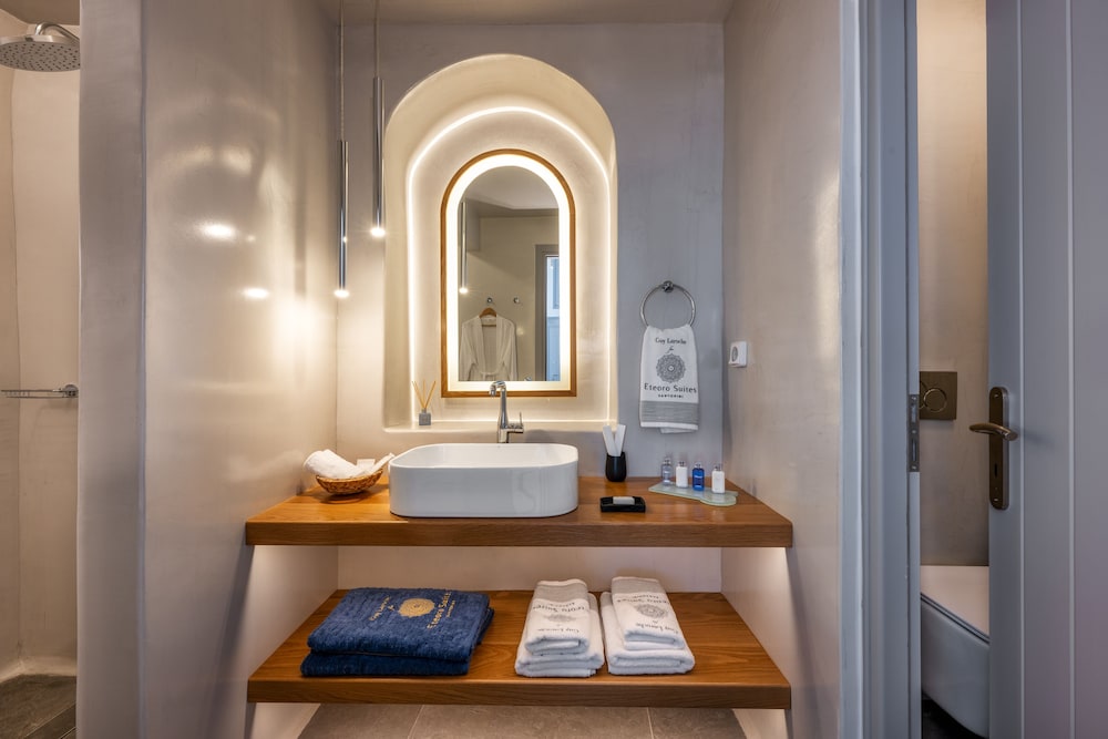 Eteoro Suites — Hotel rooms in Imerovigli, South Aegean