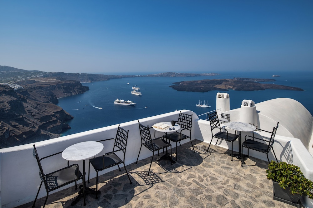 Eteoro Suites — Restaurant & bars in Imerovigli, South Aegean