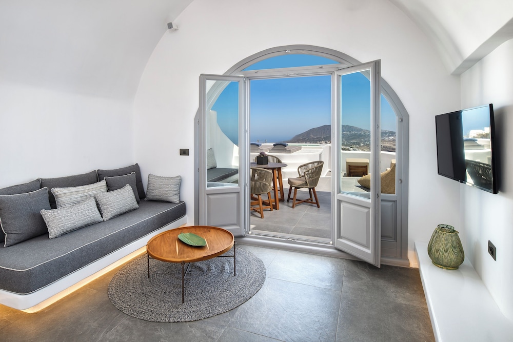 Eteoro Suites — Hotel rooms in Imerovigli, South Aegean