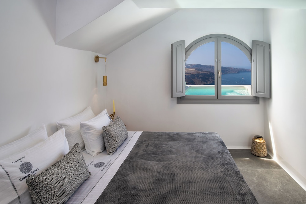 Eteoro Suites — Hotel rooms in Imerovigli, South Aegean