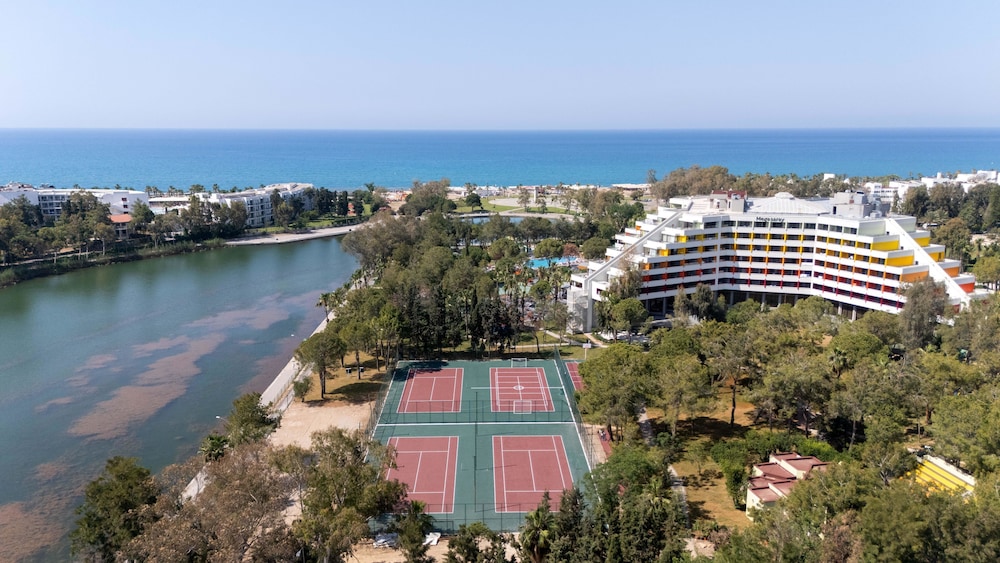 Megasaray Resort Side — Sports & recreation in Titreyengol