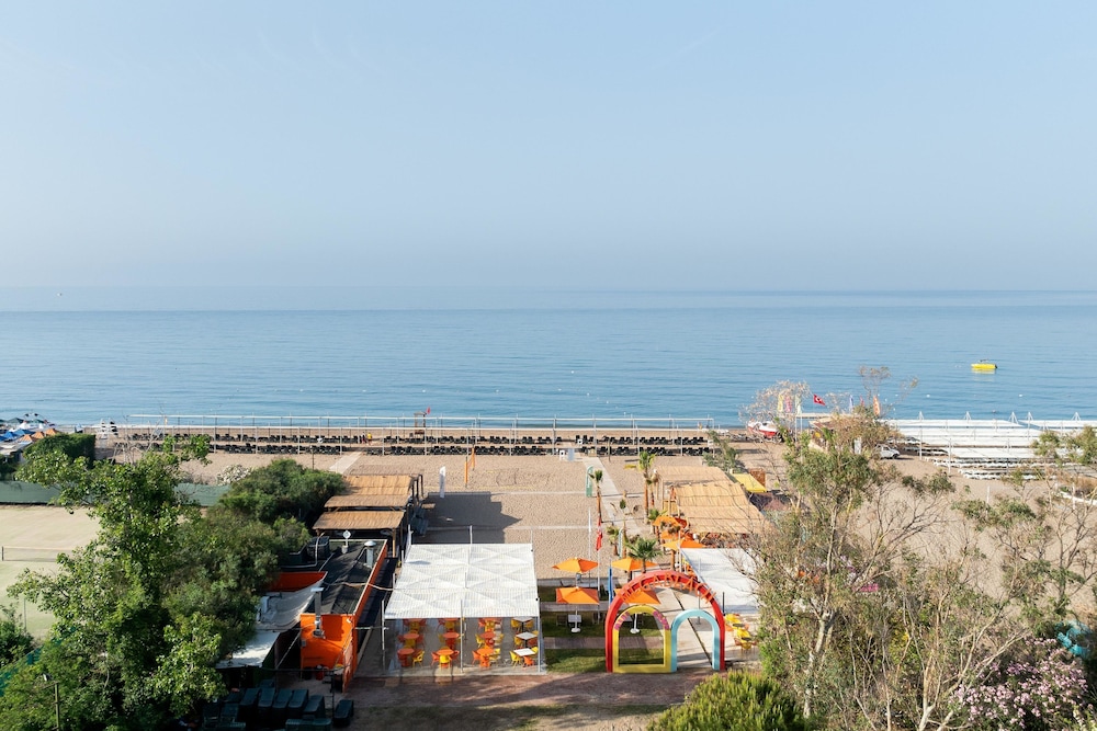 Megasaray Resort Side — Beach in Titreyengol