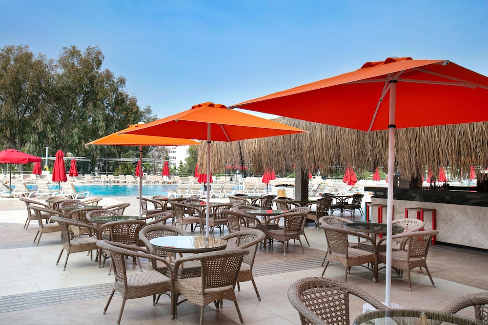 Megasaray Resort Side — Restaurant & bars in Titreyengol