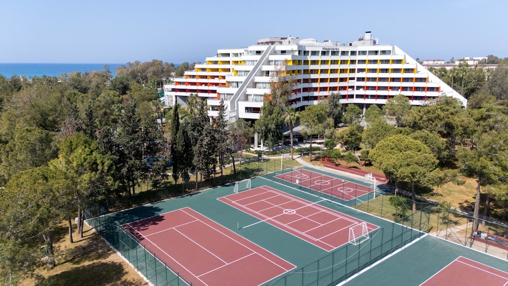 Megasaray Resort Side — Sports & recreation in Titreyengol