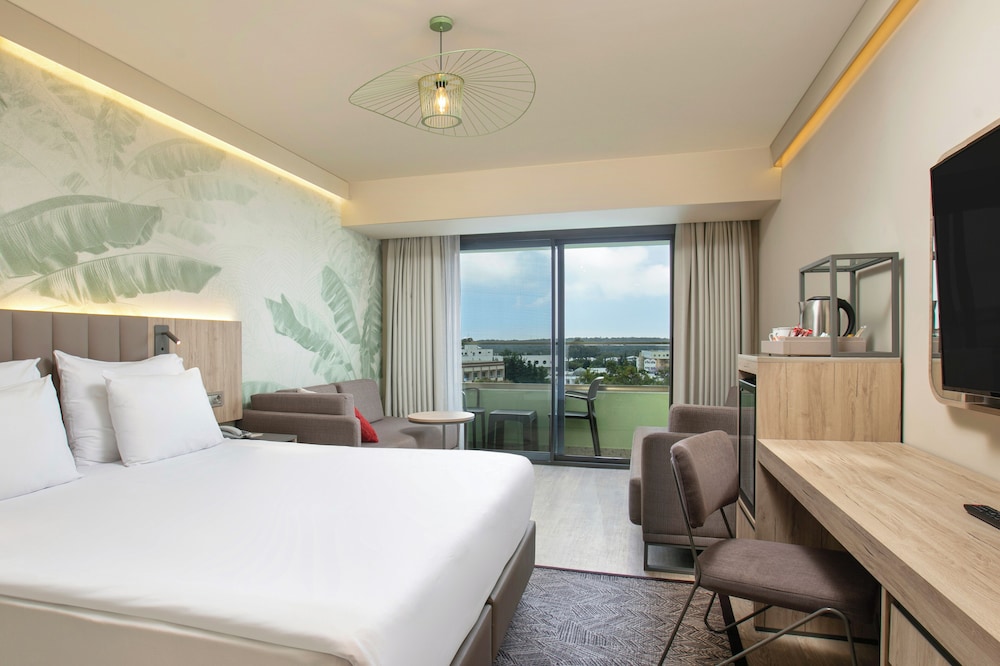 Megasaray Resort Side — Hotel rooms in Titreyengol
