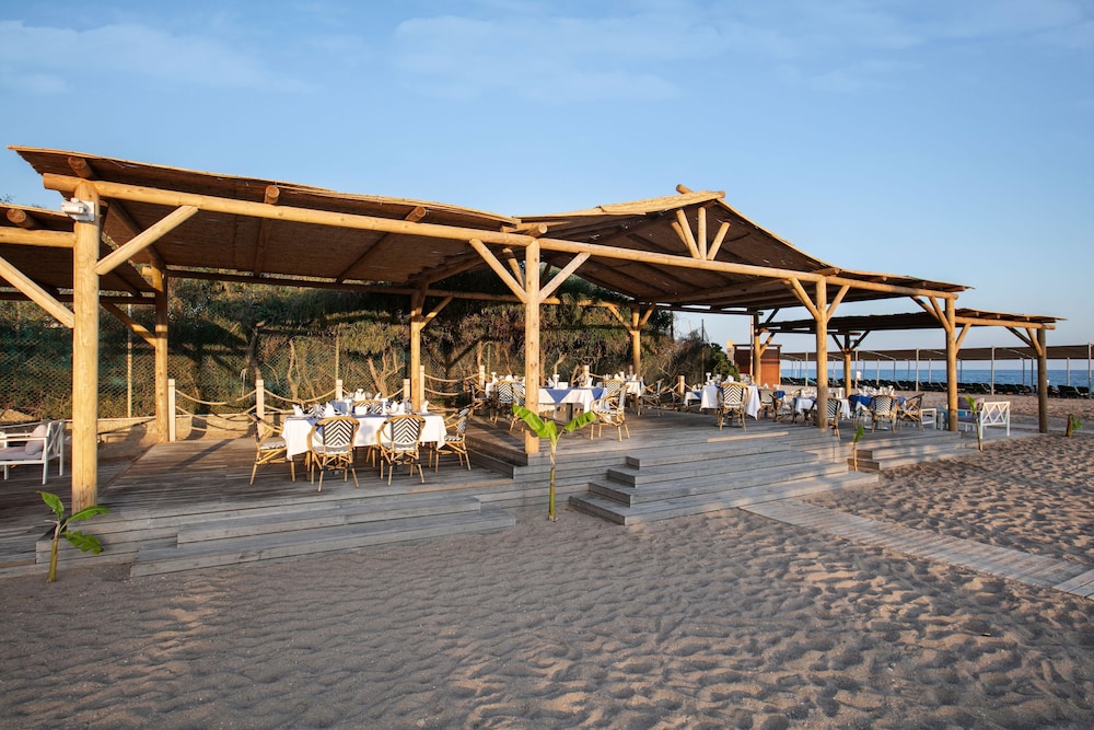 Megasaray Resort Side — Restaurant & bars in Titreyengol