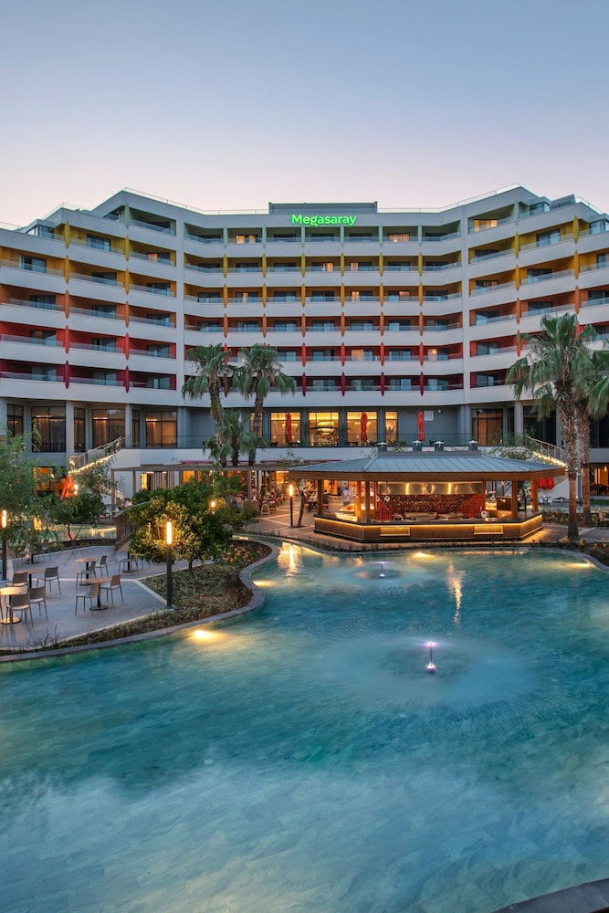 Megasaray Resort Side — Hotel building in Titreyengol
