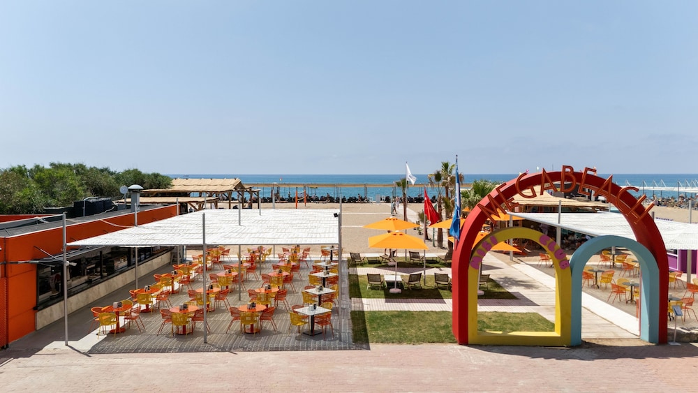 Megasaray Resort Side — Restaurant & bars in Titreyengol