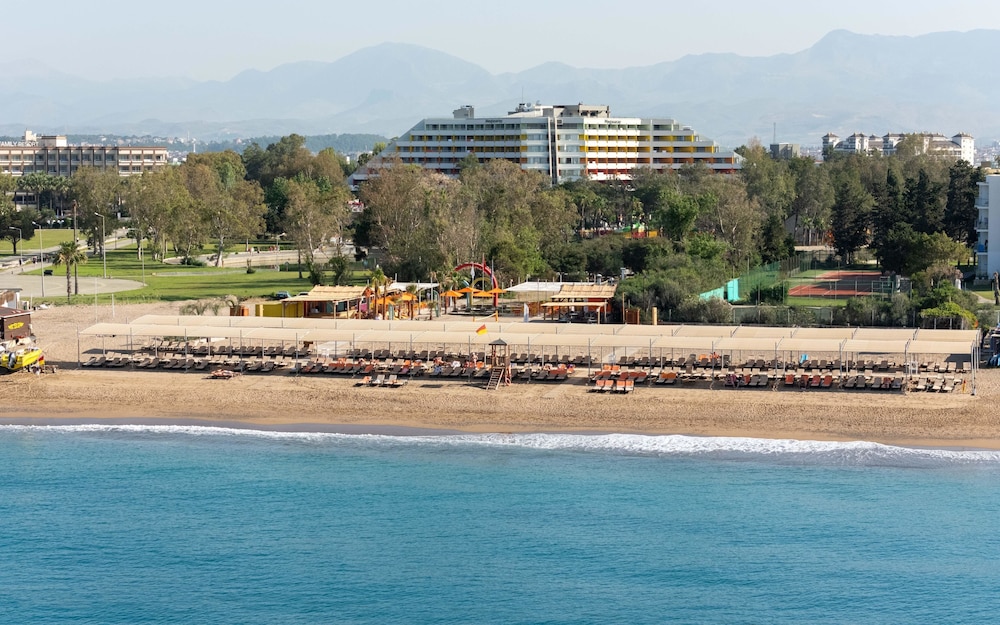 Megasaray Resort Side — Beach in Titreyengol