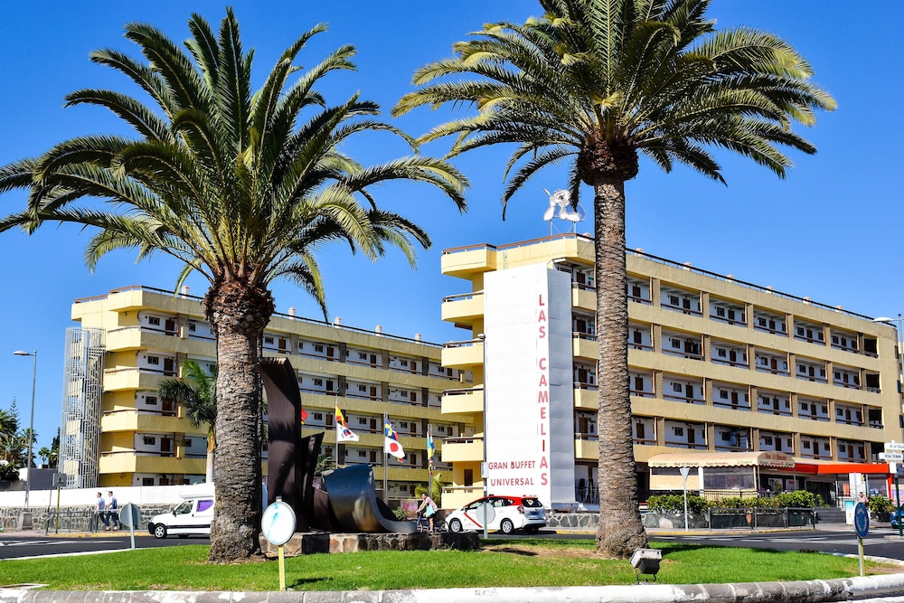 Las Camelias — Hotel building in Playa del Ingles, Canary Islands