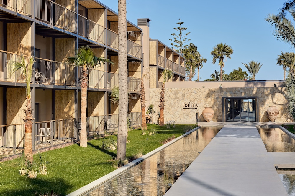 Balmy Beach Resort Kemer - All Inclusive — Hotel building in Kemer