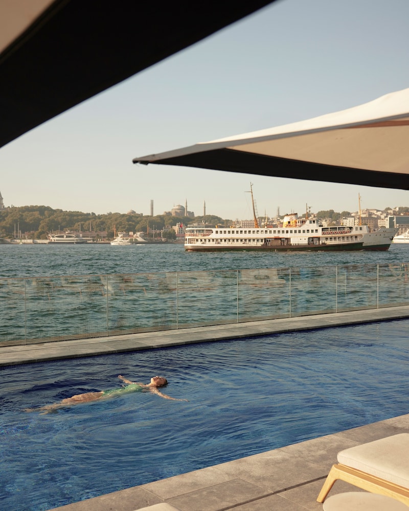 The Peninsula Istanbul — Swimming pool in Istanbul, Istanbul