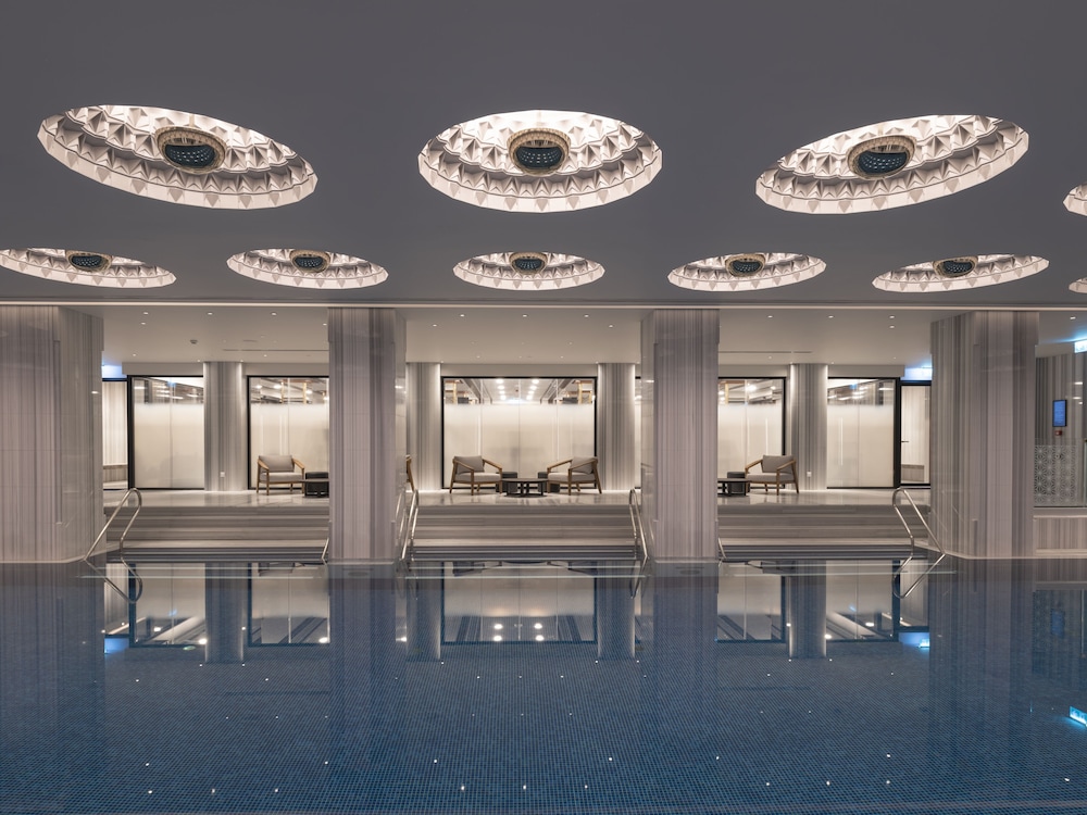 The Peninsula Istanbul — Swimming pool in Istanbul, Istanbul