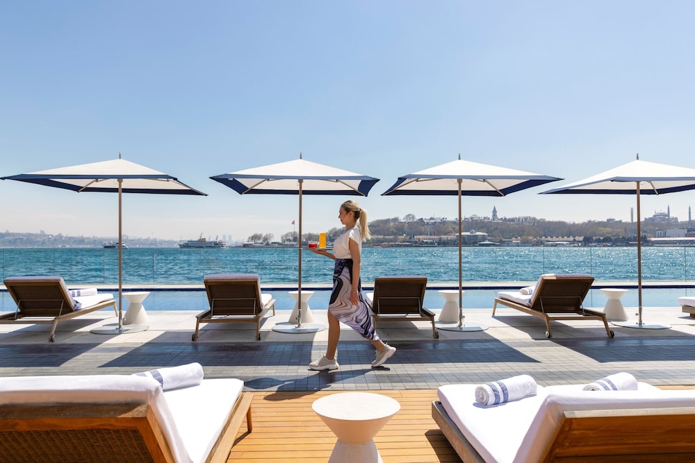 The Peninsula Istanbul — Swimming pool in Istanbul, Istanbul