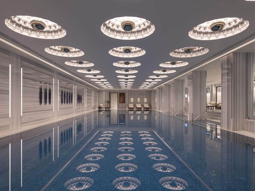 The Peninsula Istanbul — Swimming pool in Istanbul, Istanbul