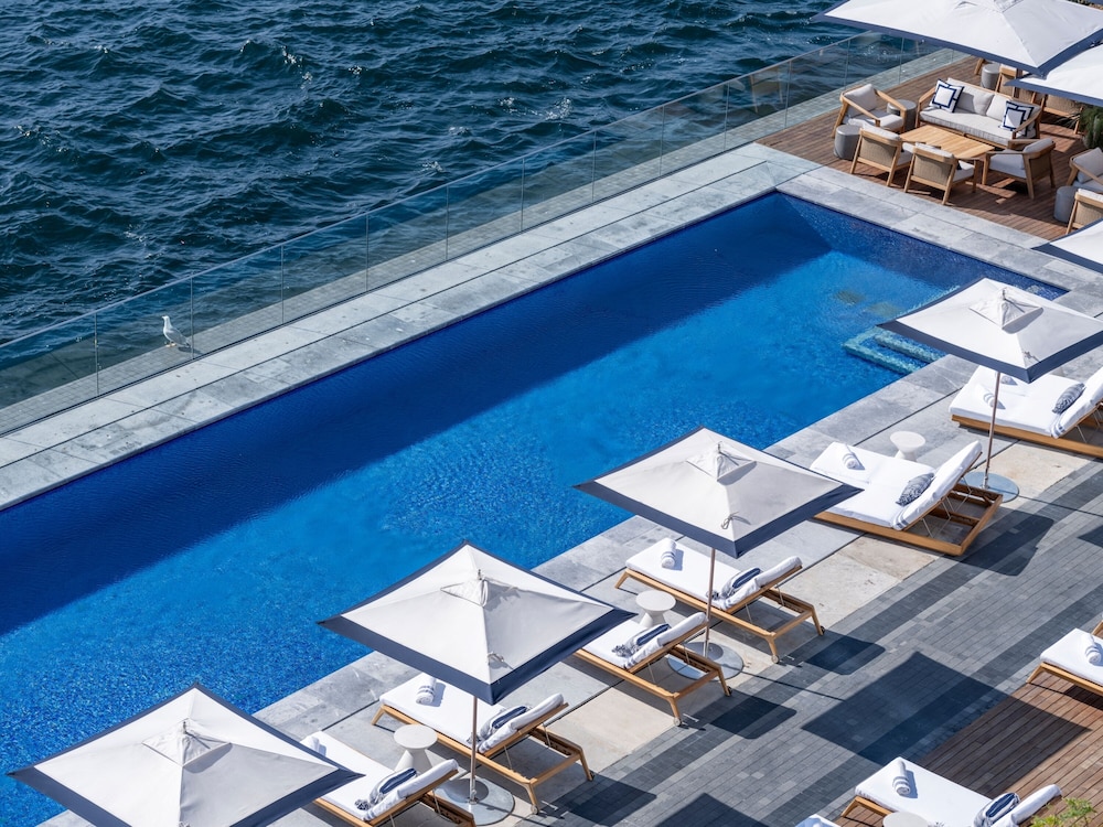 The Peninsula Istanbul — Swimming pool in Istanbul, Istanbul