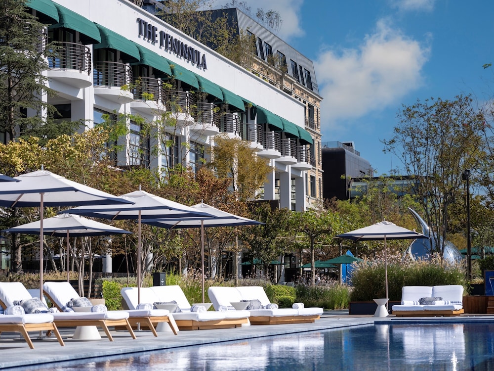 The Peninsula Istanbul — Swimming pool in Istanbul, Istanbul