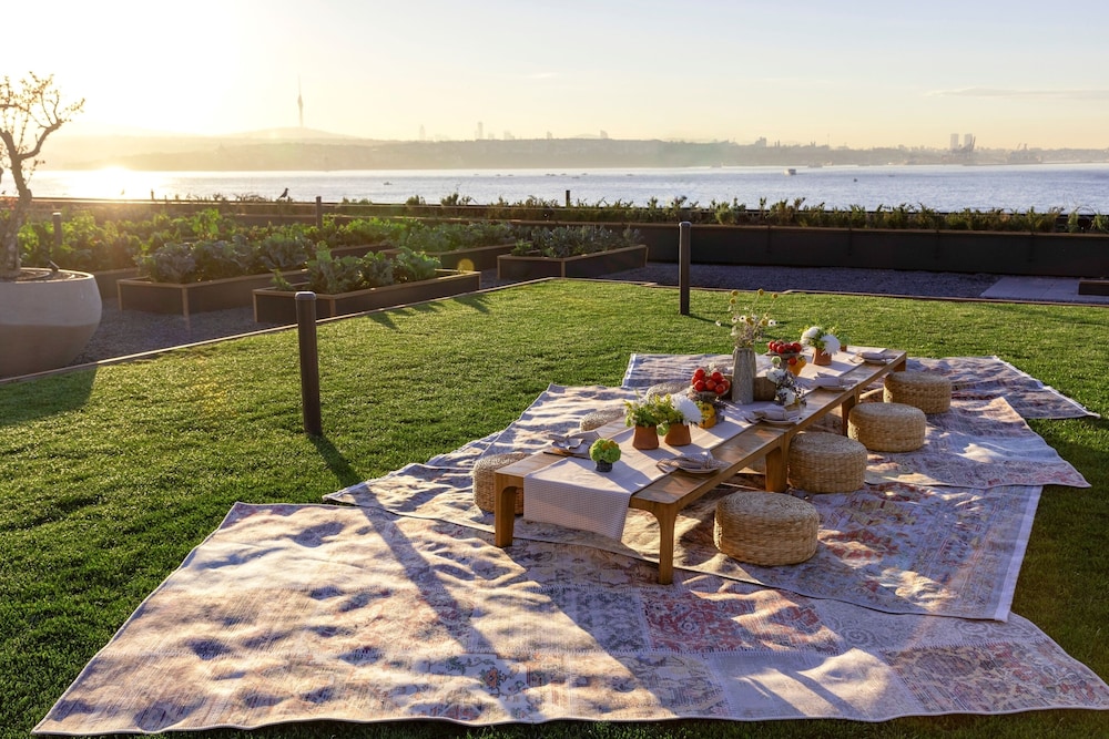 The Peninsula Istanbul — Restaurant & bars in Istanbul, Istanbul