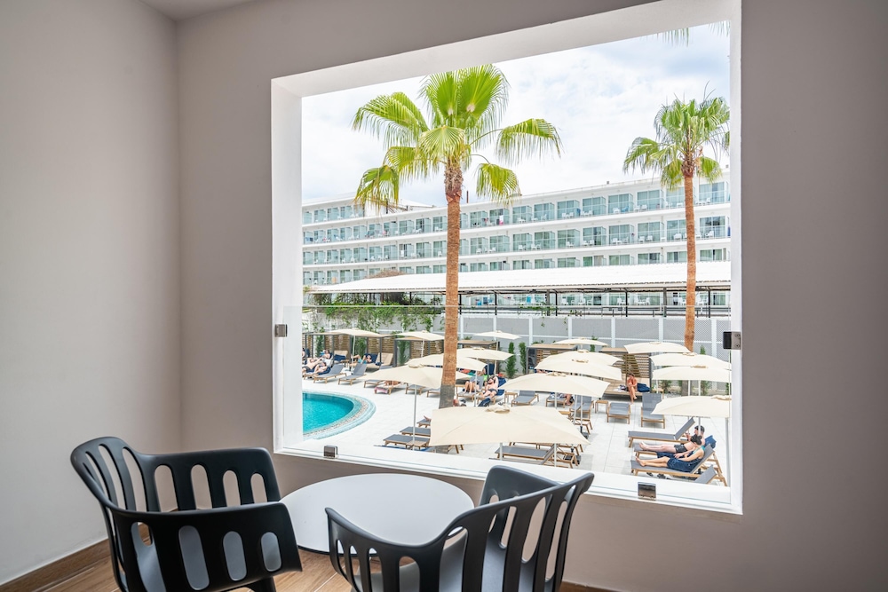 THB Bamboo Alcudia Hotel - Adults Only — Swimming pool in Alcudia, Balearic Islands