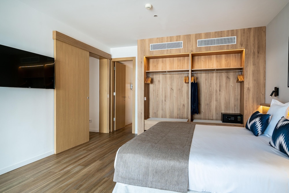 THB Bamboo Alcudia Hotel - Adults Only — Hotel rooms in Alcudia, Balearic Islands