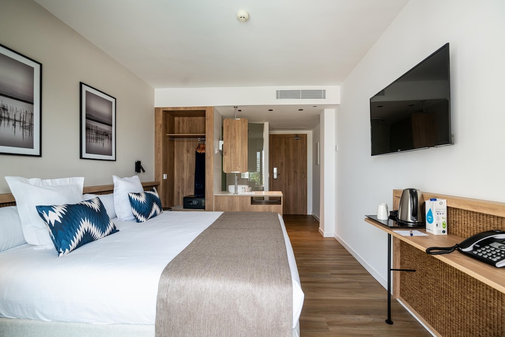 THB Bamboo Alcudia Hotel - Adults Only — Hotel rooms in Alcudia, Balearic Islands