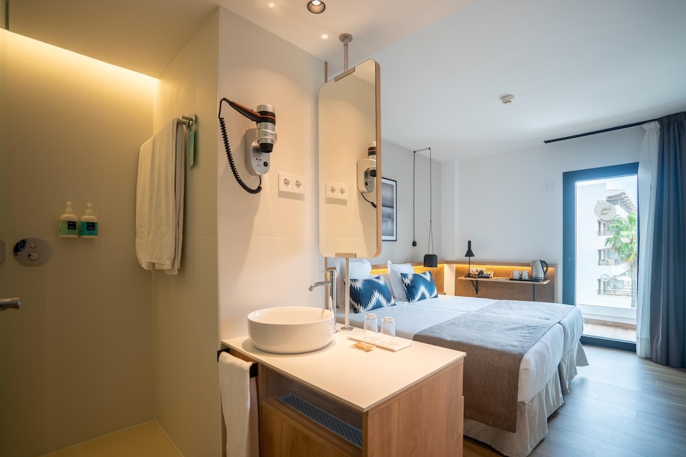 THB Bamboo Alcudia Hotel - Adults Only — Hotel rooms in Alcudia, Balearic Islands