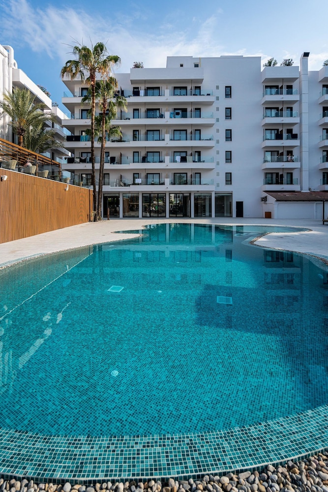 THB Bamboo Alcudia Hotel - Adults Only — Swimming pool in Alcudia, Balearic Islands