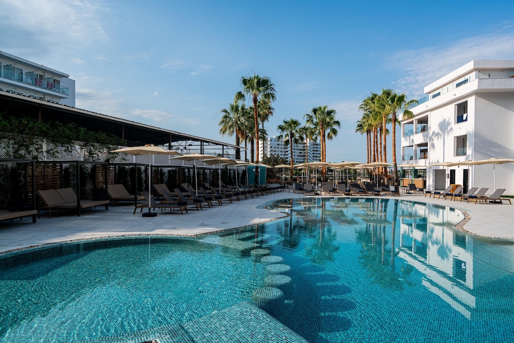 THB Bamboo Alcudia Hotel - Adults Only — Swimming pool in Alcudia, Balearic Islands