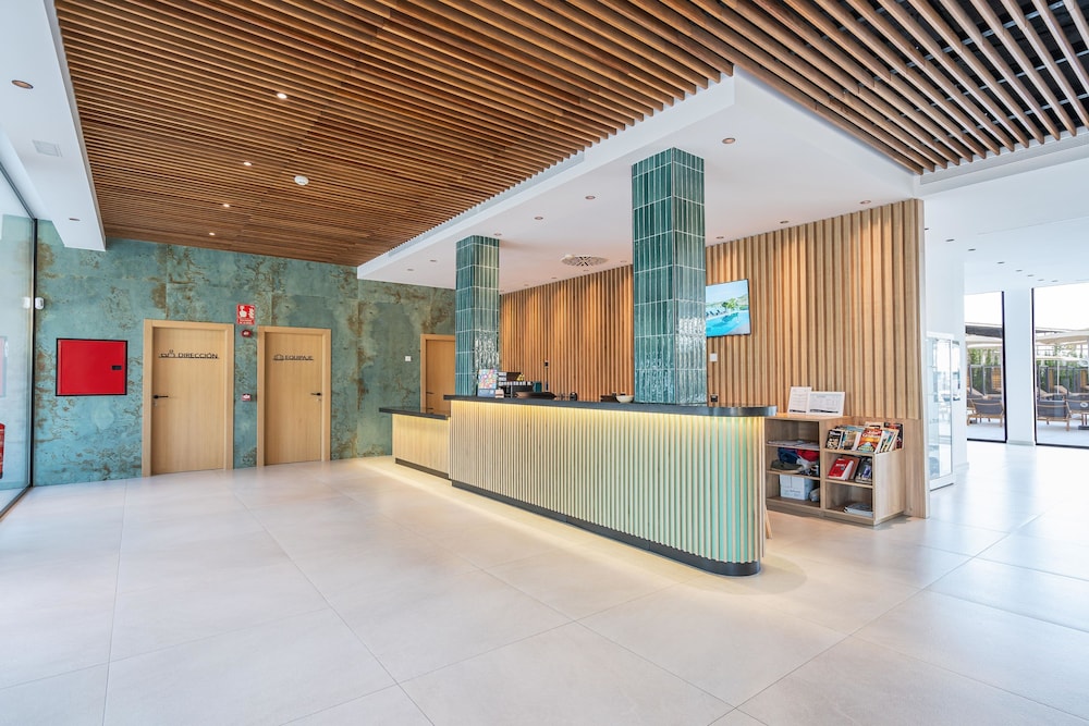 THB Bamboo Alcudia Hotel - Adults Only — Hotel building in Alcudia, Balearic Islands