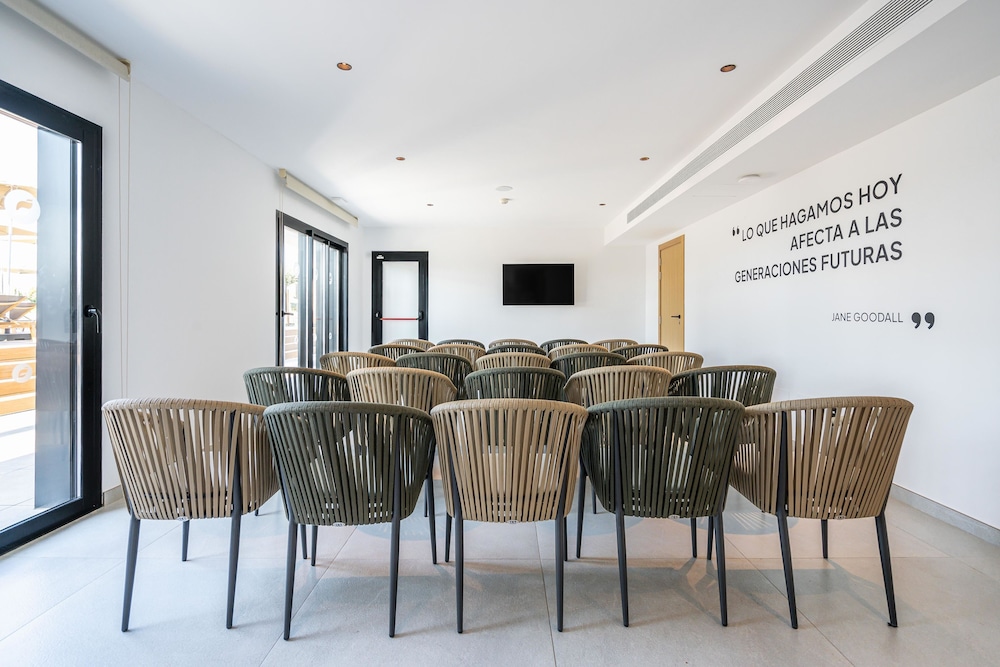 THB Bamboo Alcudia Hotel - Adults Only — Hotel building in Alcudia, Balearic Islands