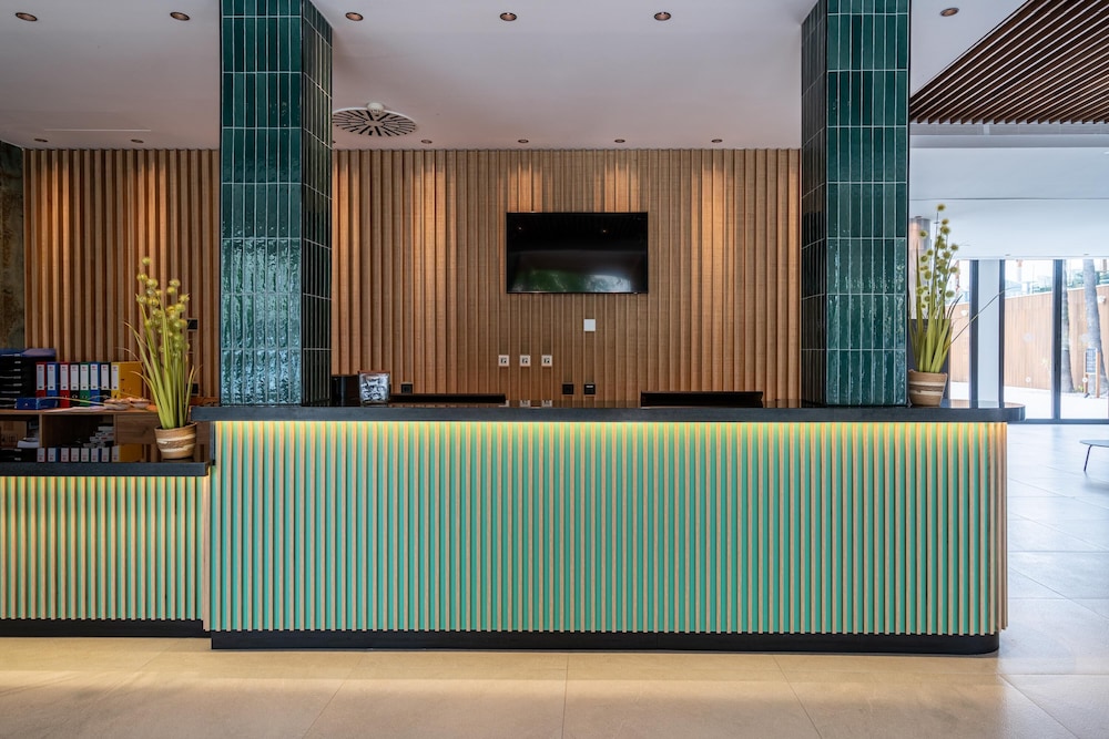 THB Bamboo Alcudia Hotel - Adults Only — Hotel building in Alcudia, Balearic Islands